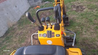 Bobcat E08 - 7