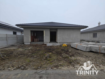 Na predaj novostavba 4-izbového rodinného domu s garážou a t - 7