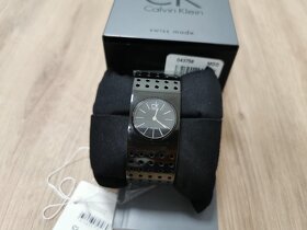 Predám dámske hodinky Calvin Klein Grid - 7