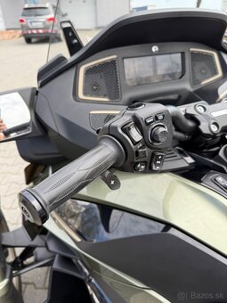 CAN AM SPYDER RT Sea to Sky - 7