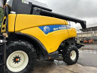 Sklízecí mlátička New Holland CR 9080 adaptér 7.30Vario rok - 7