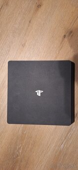 PS4 500GB SLIM + 2x dual shock 4 - 7