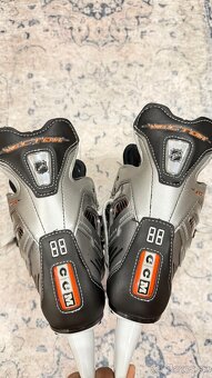 ✅ LEGENDÁRNE KORČULE - CCM VECTOR 8.0 - 7,5 D ✅ - 7