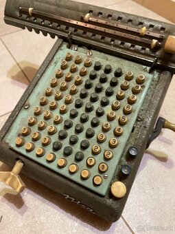 Starožitna mechanická kalkulačka - 7