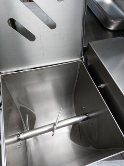 Miešačka mäsa 50L -35kg Miešačka mäsa Miešačka klobás - 7