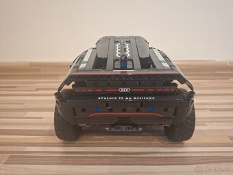 Predám LEGO Technic set Audi RS Q e-tron (42160) - 7