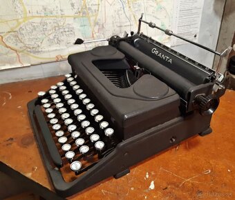 Funkční psací stroj GRANTA Model 90 z roku 1943 - 7