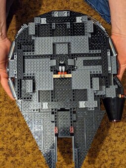LEGO Star Wars 75389 Temný Falcon - 7