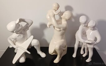 Krásna zberateľská soška čítajúce deti Keramo Kravsko - 7