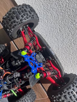 Arrma notorious 6s - 7