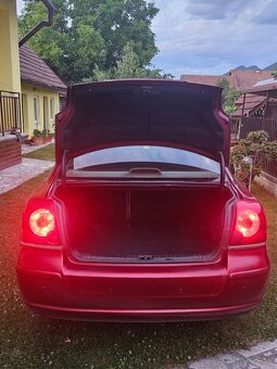Toyota avensis 2,2 - 7