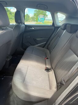 Opel Astra J 1.4 74 kW 2010 - 7