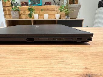 Asus Expertbook B7 Flip - 7