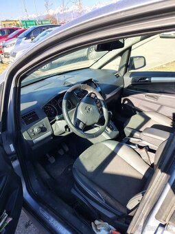 7 miestne auto - 7