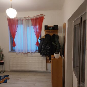 Predam priestranny trojizbový rodinný dom - 7