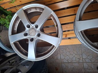 Zimné pneu 215/70R16 - 2 kusy + 4 disky - 7