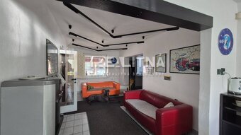 Priemyselný areál (tri haly, recepcia, kancelária, garáže, l - 7