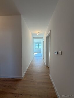 Moderný 4-izbový rodinný dom s garážou na predaj - 7