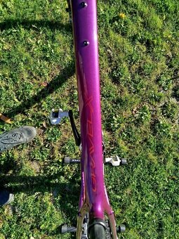 Cestný karbonový bicykel BH - 7