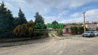 Rodinný dom s tromi bytovými jednotkami, pozemok 3 074 m2, N - 7