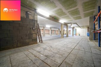Obrovské skladové priestory so zázemím na prenájom - 7