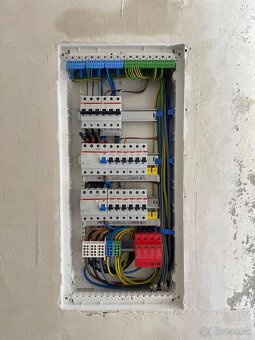 Machinee s.r.o Elektrikári a pomocný elektrikári - 7