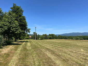 Rovinatý a slnečný stavebný pozemok v PIešti I., Detva - 7