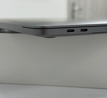  Apple MacBook Pro 15" (2017) Space Gray - 262 cyklov  - 7