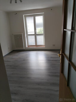 Priestranný 4-izbový byt s balkónom v tichej časti. - 7