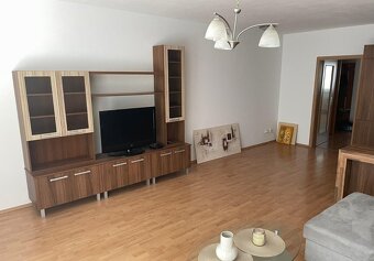 Priestranný 2 izb. Podzáhradná v novšej budove s parkovaním - 7