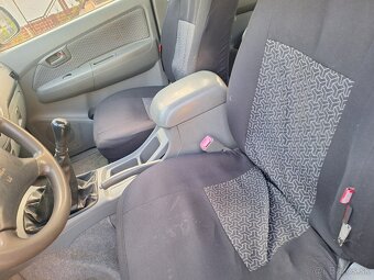 TOYOTA HILUX 2,5 DIESEL 4X4 UZÁVIERKU MA - 7