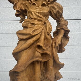 Velká socha dřevená ruční práce Samaritánka se džbánem - 7