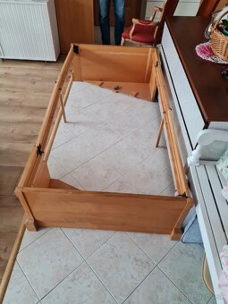 Starožitny nábytok unikát , drevená truhlica a v nej posteľ - 7