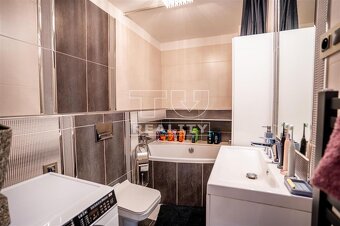 Atraktívny rodinný dom v centre Ilavy s 3 bytovými... - 7