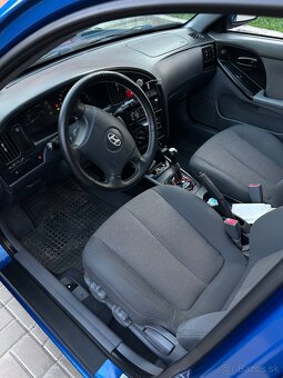 Hyundai Elantra 1.6i - 7