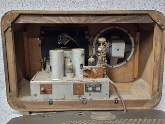 Starožitné elektronkové drevené radio / Radione Type 452-U - 7