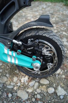 Elektrická kolobežka VSETT 9+ – hydraulické brzdy - 7