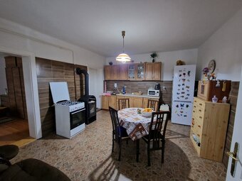 Rodinný dom na 1575m2 pozemku v Pate na predaj - 7