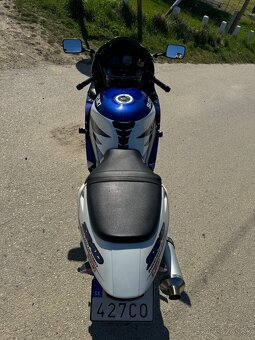 Suzuki GSXR-750 SRAD - 7