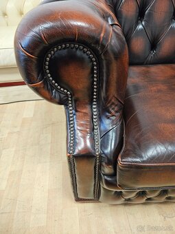 CHESTERFIELD ŠTÝL,2+1+1+TABURET,KOŽENÁ SEDAČKA - 7