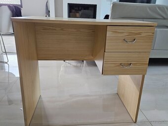 Predám detský písací stôl so sklom. Cfna 15€. BA. - 7