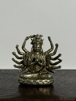 4 starožitné Tibetské bronzové sošky na originálnom drevenom - 7