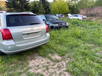Toyota avensis 2.0 - 7