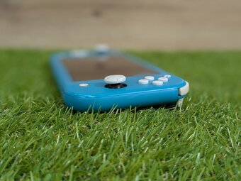 Nintendo Switch lite modré, púzdro a hra FIFA 18 - 7