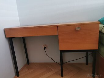Retro drevený kozmetický stolík - 7