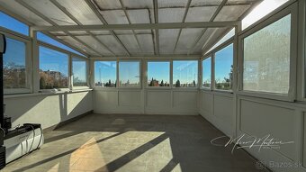 Viacúčelový priestor s terasou a parkovaním na predaj – Kadn - 7