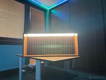 Podsvietená vytrína/polica - 7