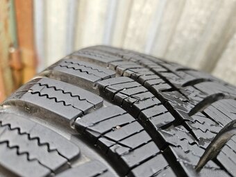 Málo jazdené zimné pneu Hankook+Vredestein - 185/60 r15 - 7