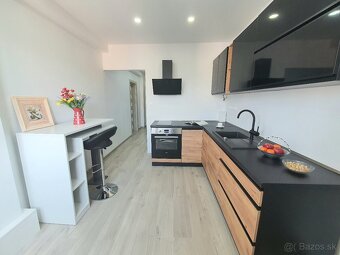 MODERNÝ BYT S PANORAMATICKÝM VÝHĽADOM NA MALÉ KARPATY - 7