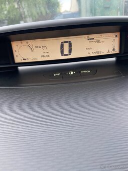 Predám Citroen C4 1.4 65kw rok 2010 - 7